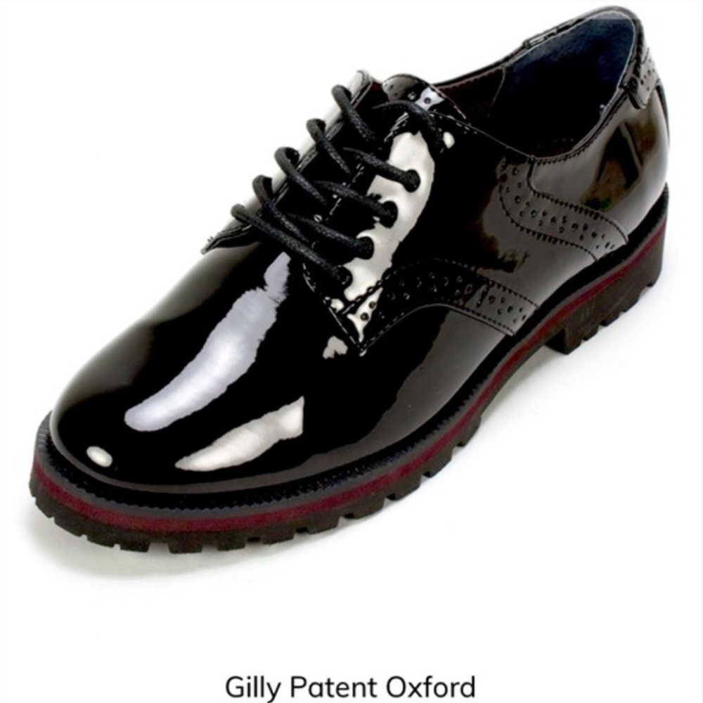 White Mountain Gilly Oxford Patent Leather Shoes - EUC